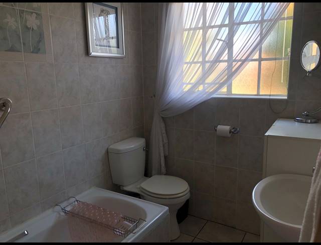 2 BEDROOM TOWNHOUSE FOR SALE IN THREE RIVERS EAST